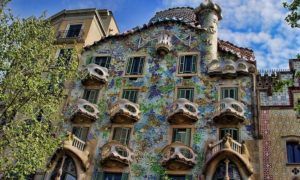 Catalan Modernism: Guided Walking Tour of Barcelona